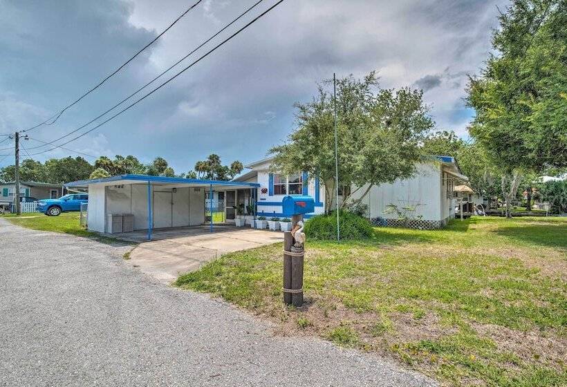Homosassa Retreat W/ Sunroom & Canal Views!
