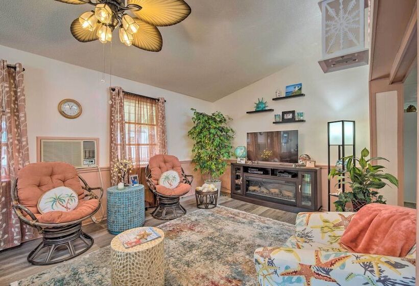 Homosassa Retreat W/ Sunroom & Canal Views!