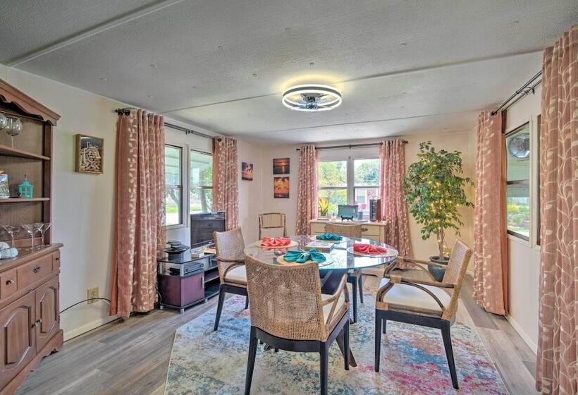 Homosassa Retreat W/ Sunroom & Canal Views!