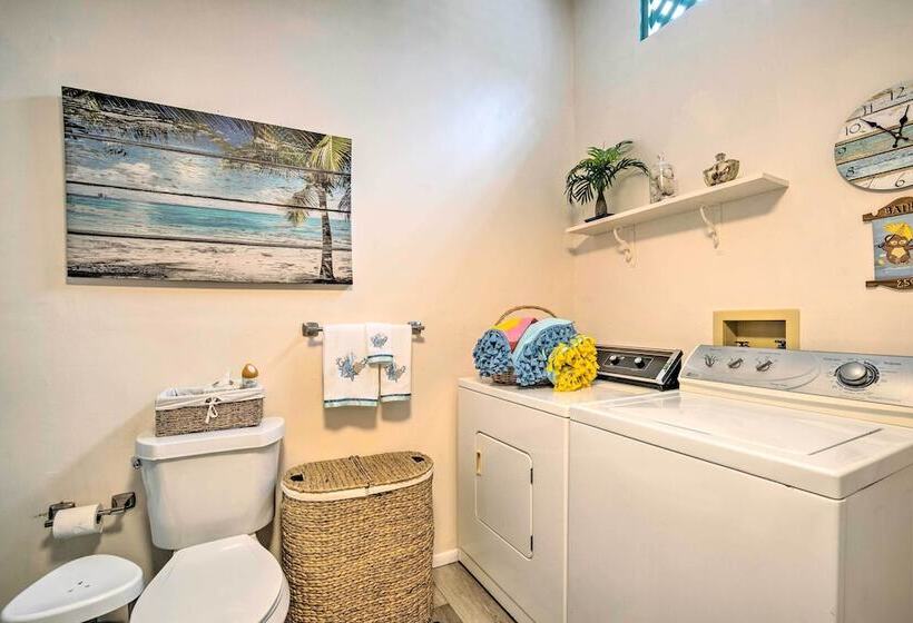 Homosassa Retreat W/ Sunroom & Canal Views!