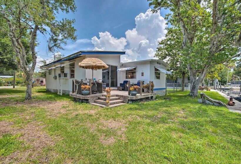 Homosassa Retreat W/ Sunroom & Canal Views!