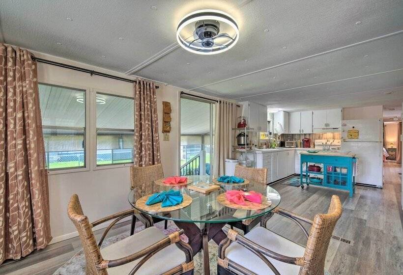 Homosassa Retreat W/ Sunroom & Canal Views!