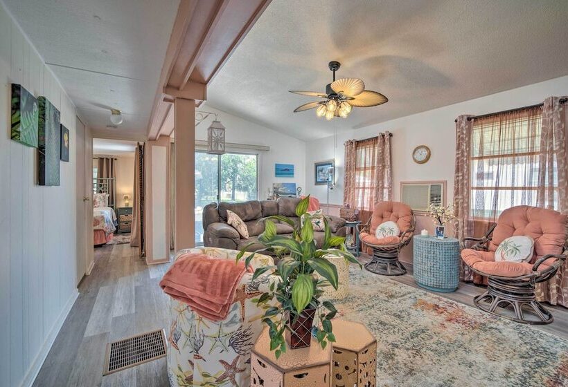 Homosassa Retreat W/ Sunroom & Canal Views!