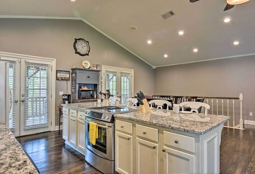 Lakefront Home W/ Private Dock In Hot Springs!