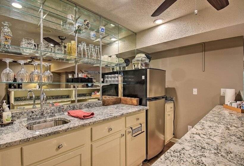 Lakefront Home W/ Private Dock In Hot Springs!