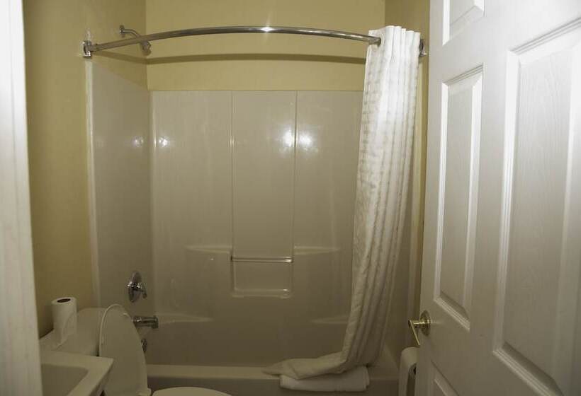 فندق Capri Inn And Suites