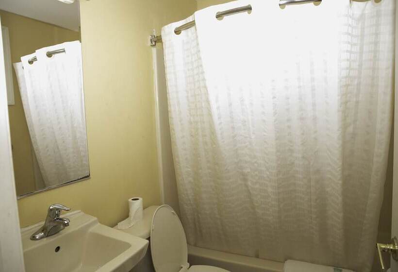 فندق Capri Inn And Suites