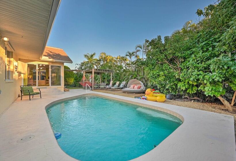 House W/ Heated Pool & Grill   Walk To Beach!