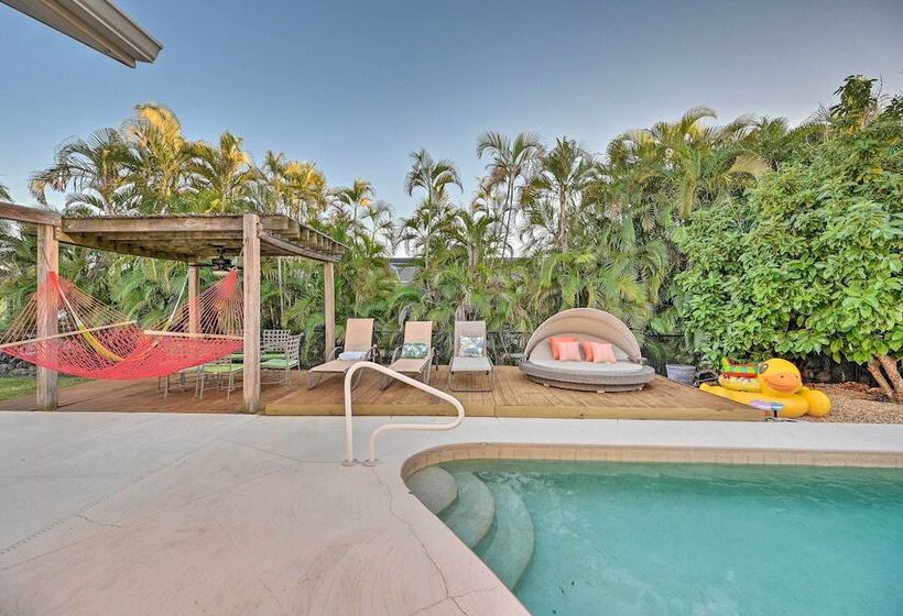 House W/ Heated Pool & Grill   Walk To Beach!