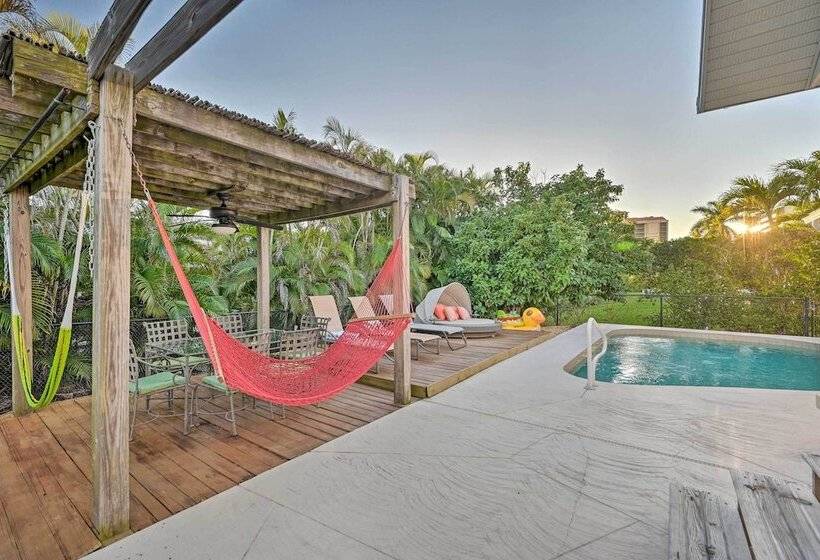 House W/ Heated Pool & Grill   Walk To Beach!