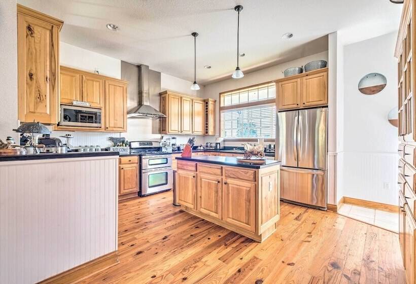 House W/ Wraparound Porch, 1/2 Mi To Lake!