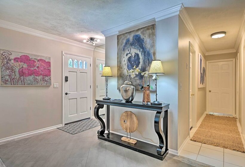 Huge Lutz Family Retreat W/ Game Room & Pool!