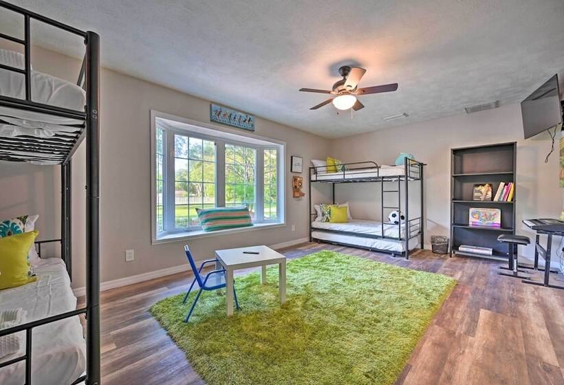 Huge Lutz Family Retreat W/ Game Room & Pool!