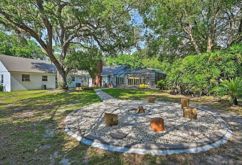 Huge Lutz Family Retreat W/ Game Room & Pool!