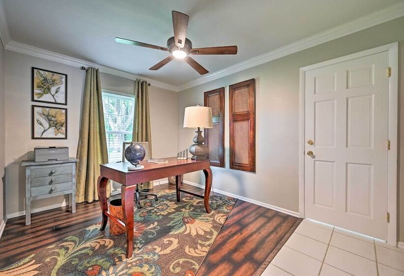 Huge Lutz Family Retreat W/ Game Room & Pool!