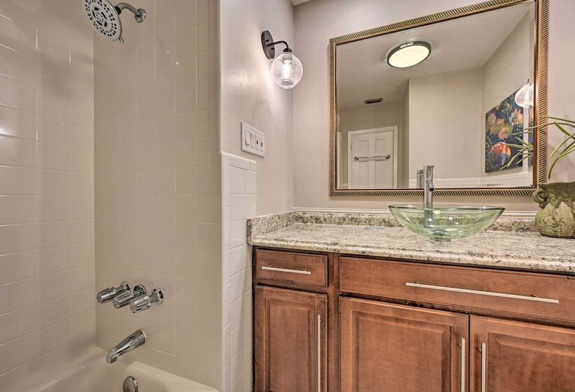 Huge Lutz Family Retreat W/ Game Room & Pool!