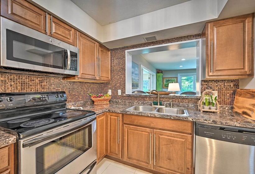 Huge Lutz Family Retreat W/ Game Room & Pool!