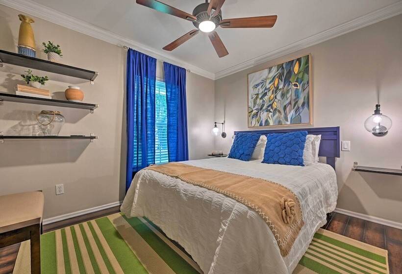 Huge Lutz Family Retreat W/ Game Room & Pool!