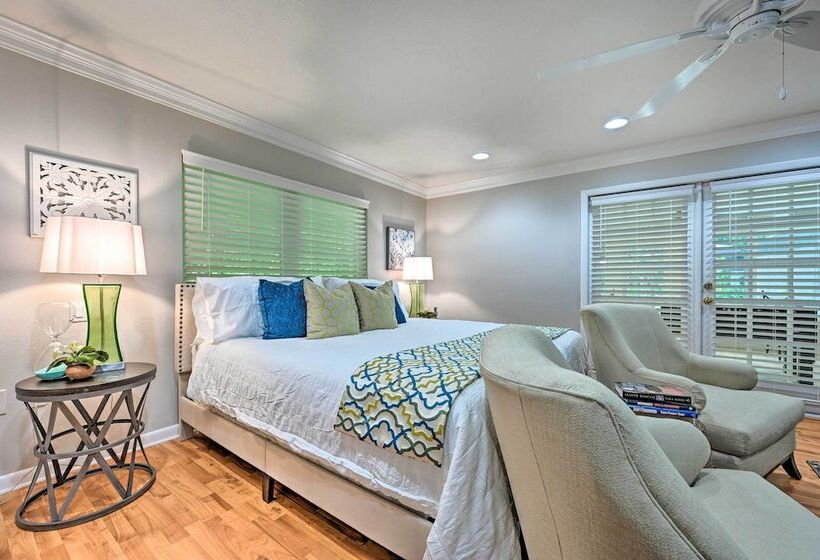 Huge Lutz Family Retreat W/ Game Room & Pool!