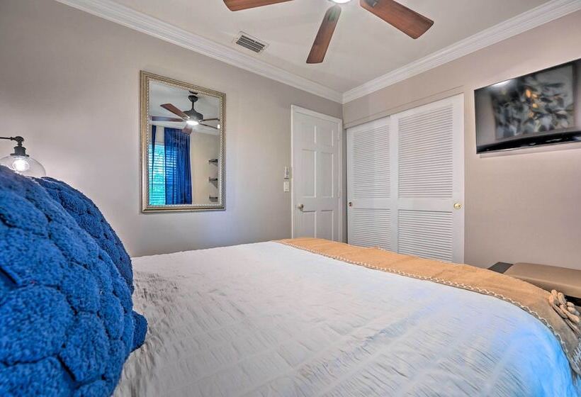 Huge Lutz Family Retreat W/ Game Room & Pool!