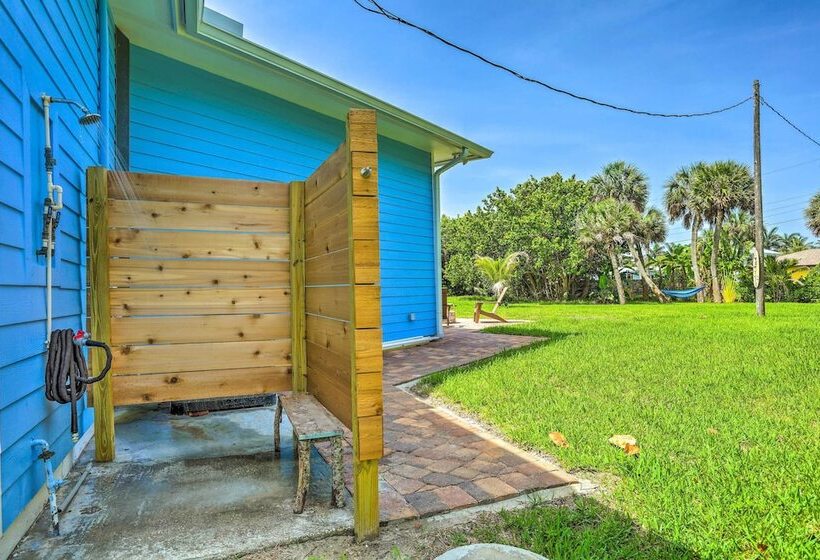 Hutchinson Island Cottage: Steps To The Beach