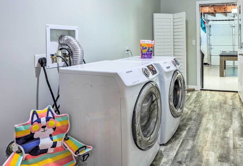 Hutchinson Island Cottage: Steps To The Beach