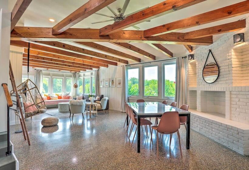 Hutchinson Island Cottage: Steps To The Beach