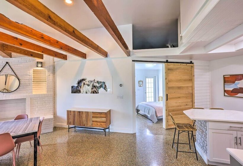 Hutchinson Island Cottage: Steps To The Beach