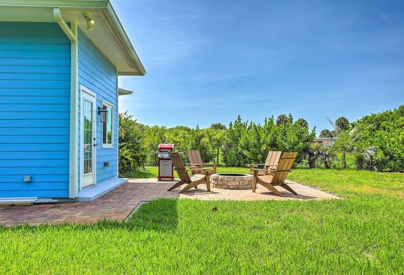Hutchinson Island Cottage: Steps To The Beach
