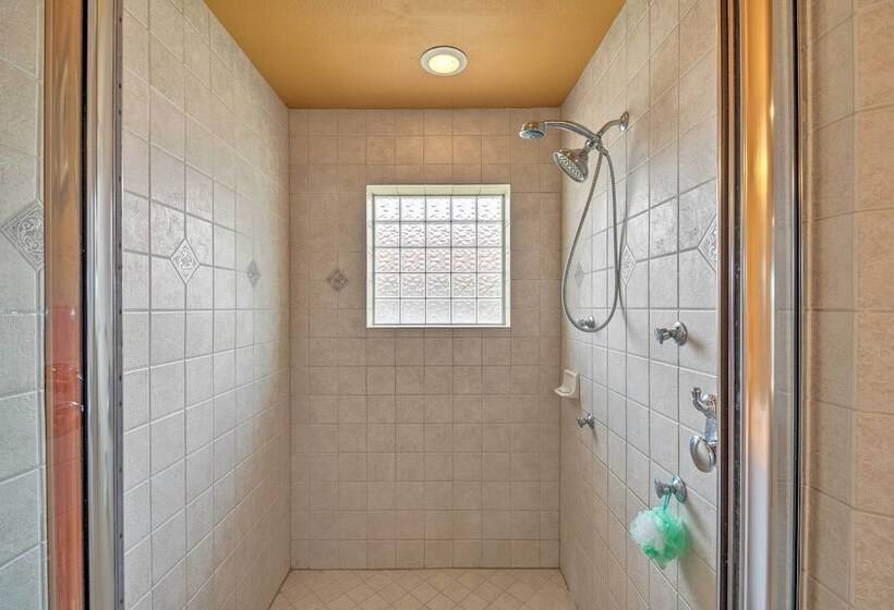 6 Mi To Waterpark: Tropical Home In Cape Coral