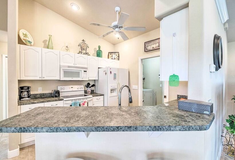 6 Mi To Waterpark: Tropical Home In Cape Coral