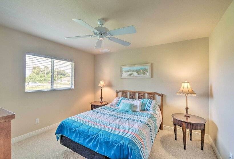 6 Mi To Waterpark: Tropical Home In Cape Coral