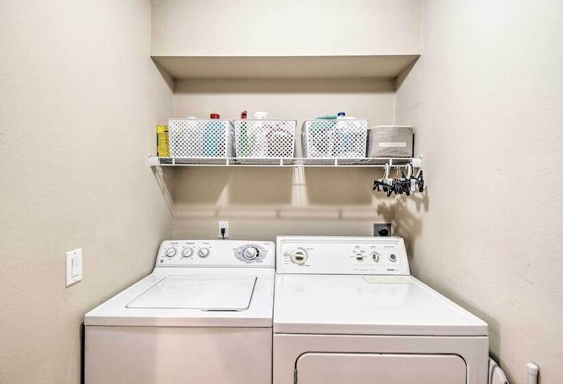 6 Mi To Waterpark: Tropical Home In Cape Coral