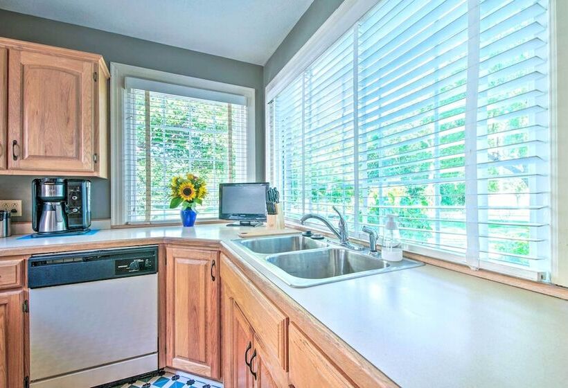 Idyllic Springfield Haven W/ Screened Porch!