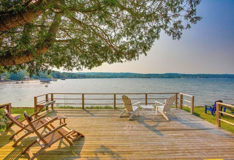 Idyllic Suttons Bay Home W/ 500  Of Waterfront