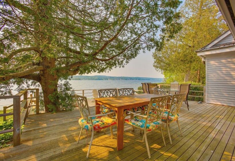 Idyllic Suttons Bay Home W/ 500  Of Waterfront