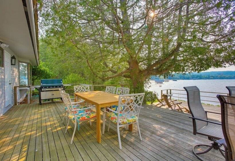 Idyllic Suttons Bay Home W/ 500  Of Waterfront
