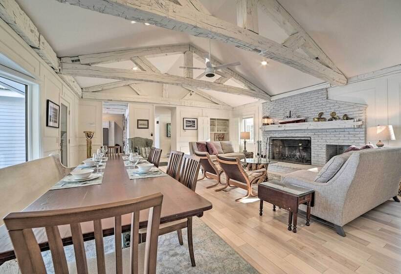 Idyllic Suttons Bay Home W/ 500  Of Waterfront