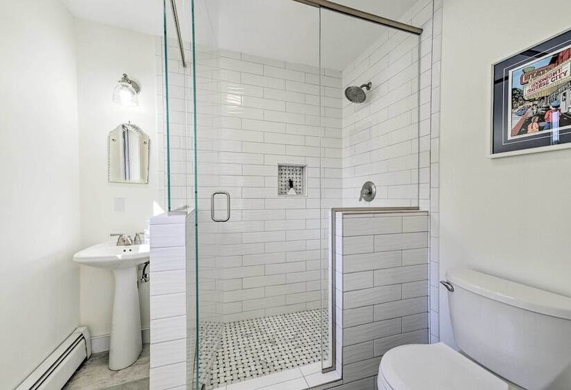 Idyllic Suttons Bay Home W/ 500  Of Waterfront