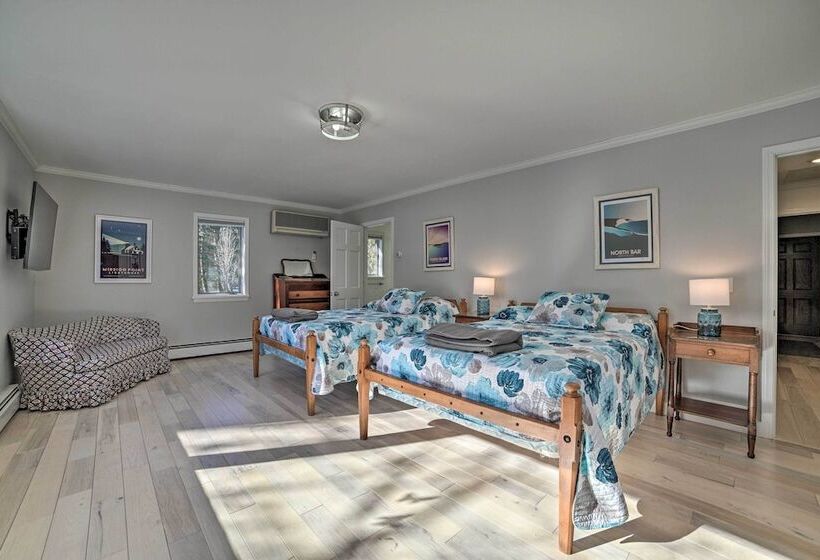 Idyllic Suttons Bay Home W/ 500  Of Waterfront