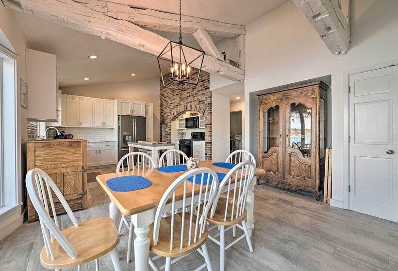 Idyllic Suttons Bay Home W/ 500  Of Waterfront