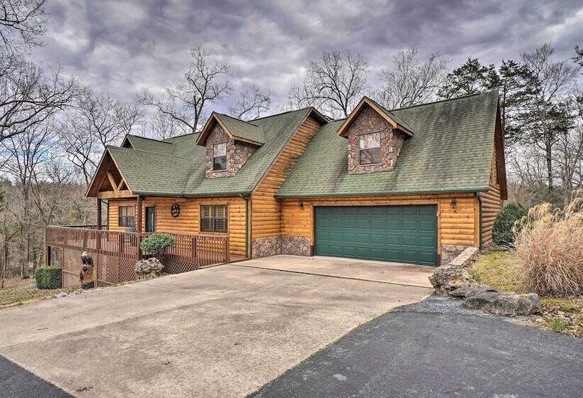 Idyllic Table Rock Lake Cabin W/ Fire Pit!