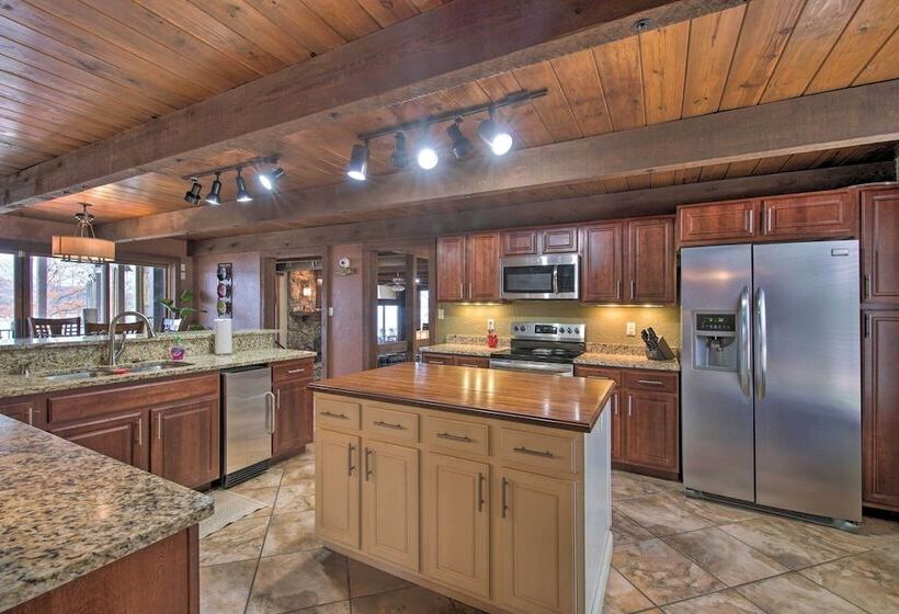 Inviting Home W/ Pool & Hot Tub On Table Rock Lake