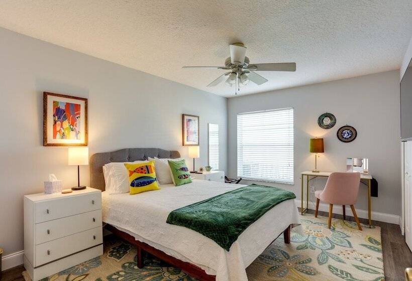 Inviting Jensen Beach Home W/ Screened In Patio!