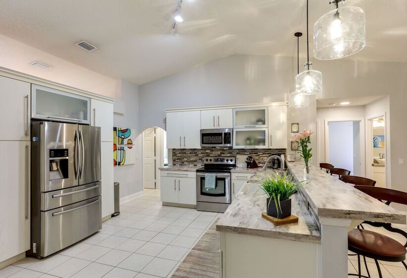 Inviting Jensen Beach Home W/ Screened In Patio!