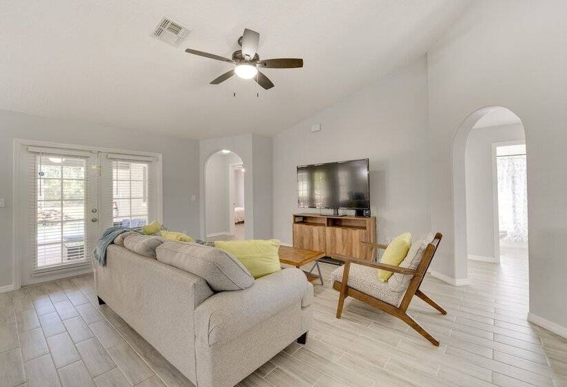 Inviting Home W/ Lanai & Pool In Kissimmee!