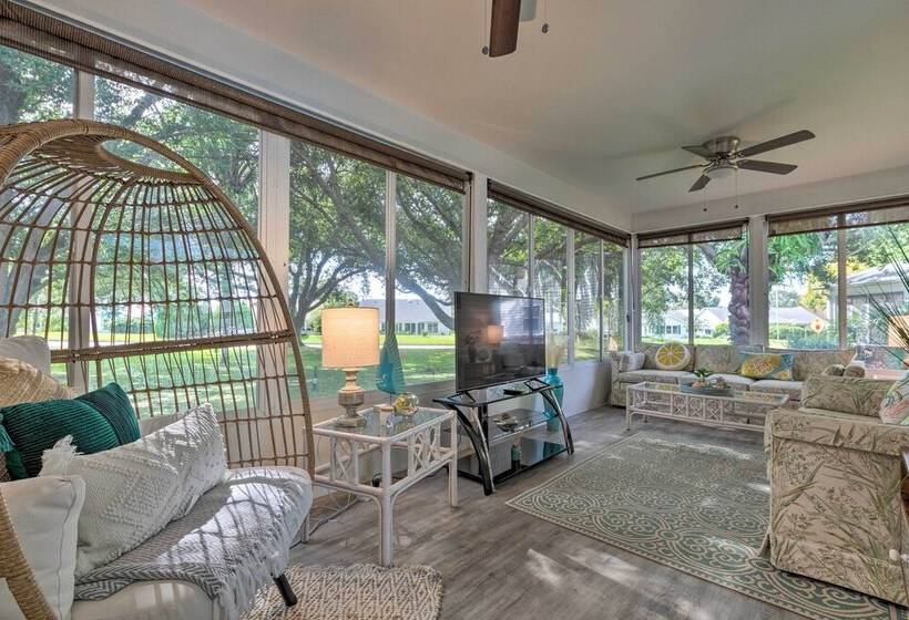 Inviting Lady Lake House: In The Village!