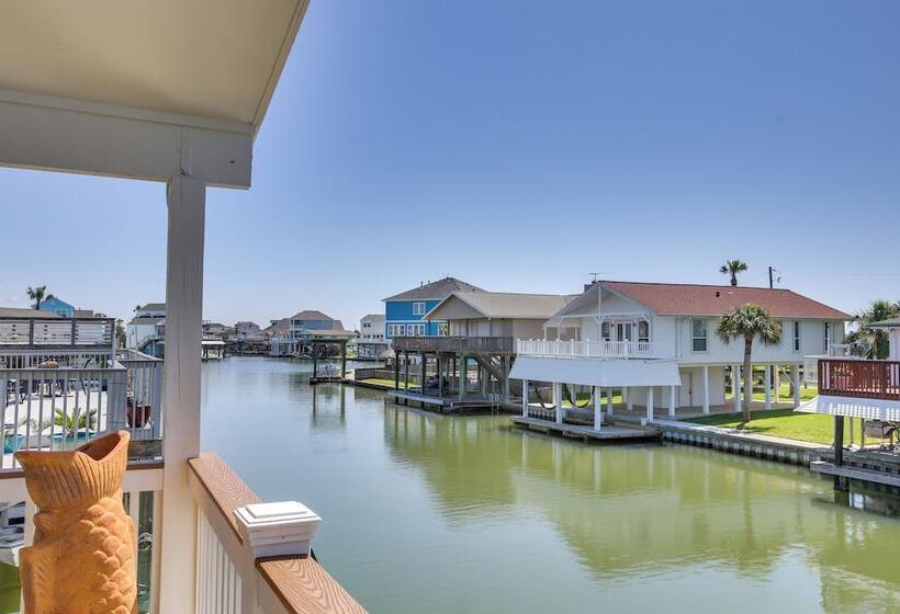 Jamaica Beach Canal Home W/ Private Boat Dock!