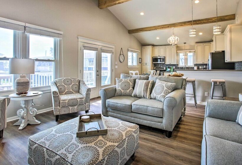 Jamaica Beach Canal Home W/ Private Boat Dock!