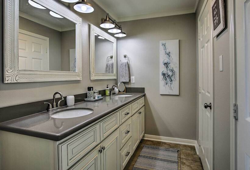 Jamaica Beach Canal Home W/ Private Boat Dock!